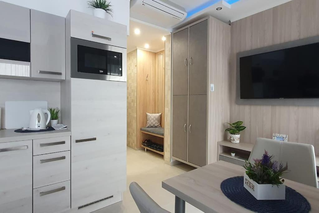 Royal In The Center With Free Parking! Apartament