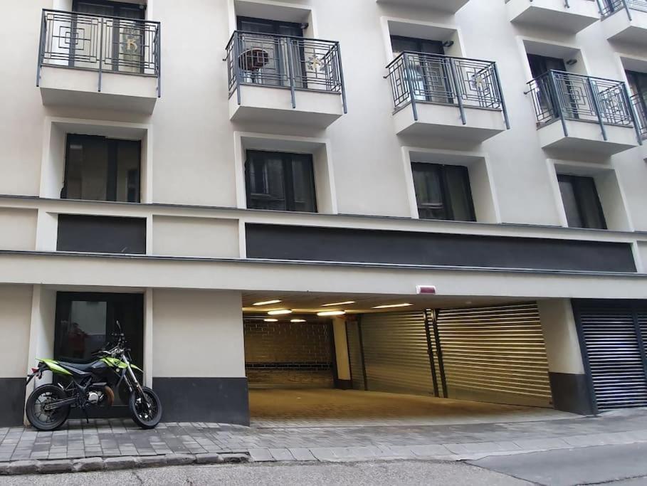 Royal In The Center With Free Parking! Apartament