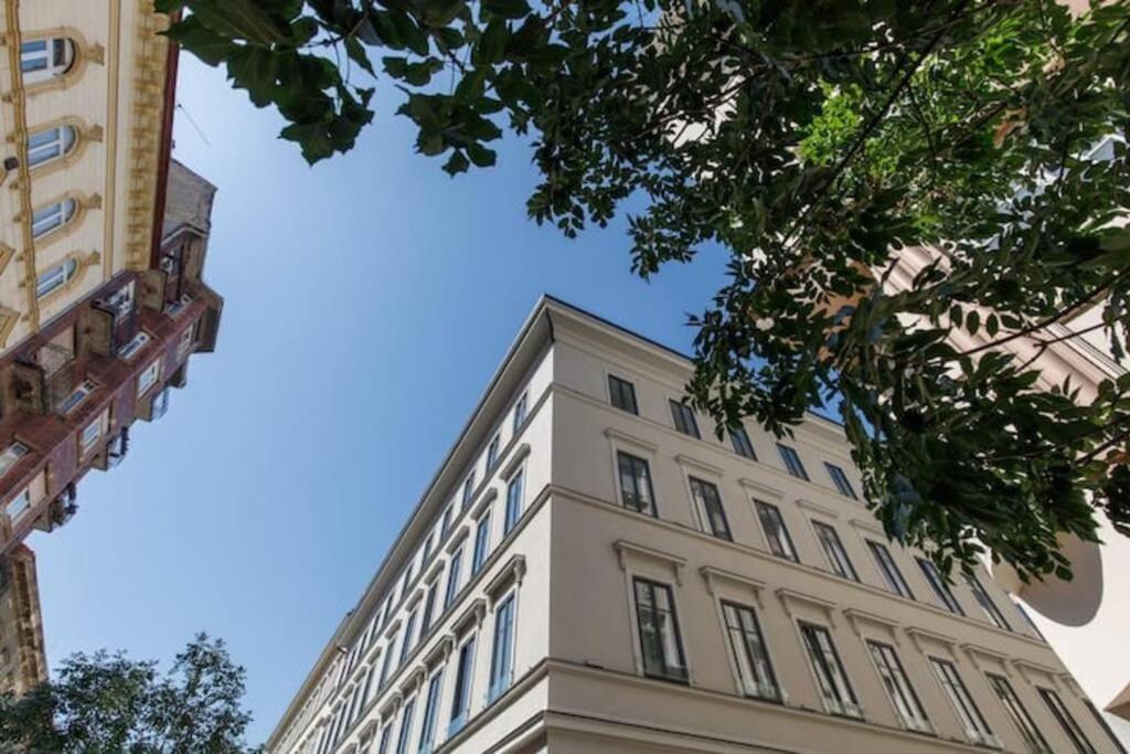 Royal In The Center With Free Parking! * Budapesta