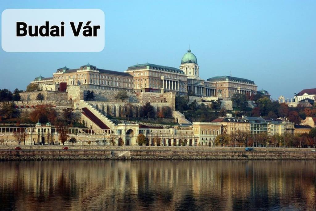 Royal In The Center With Free Parking! Apartament