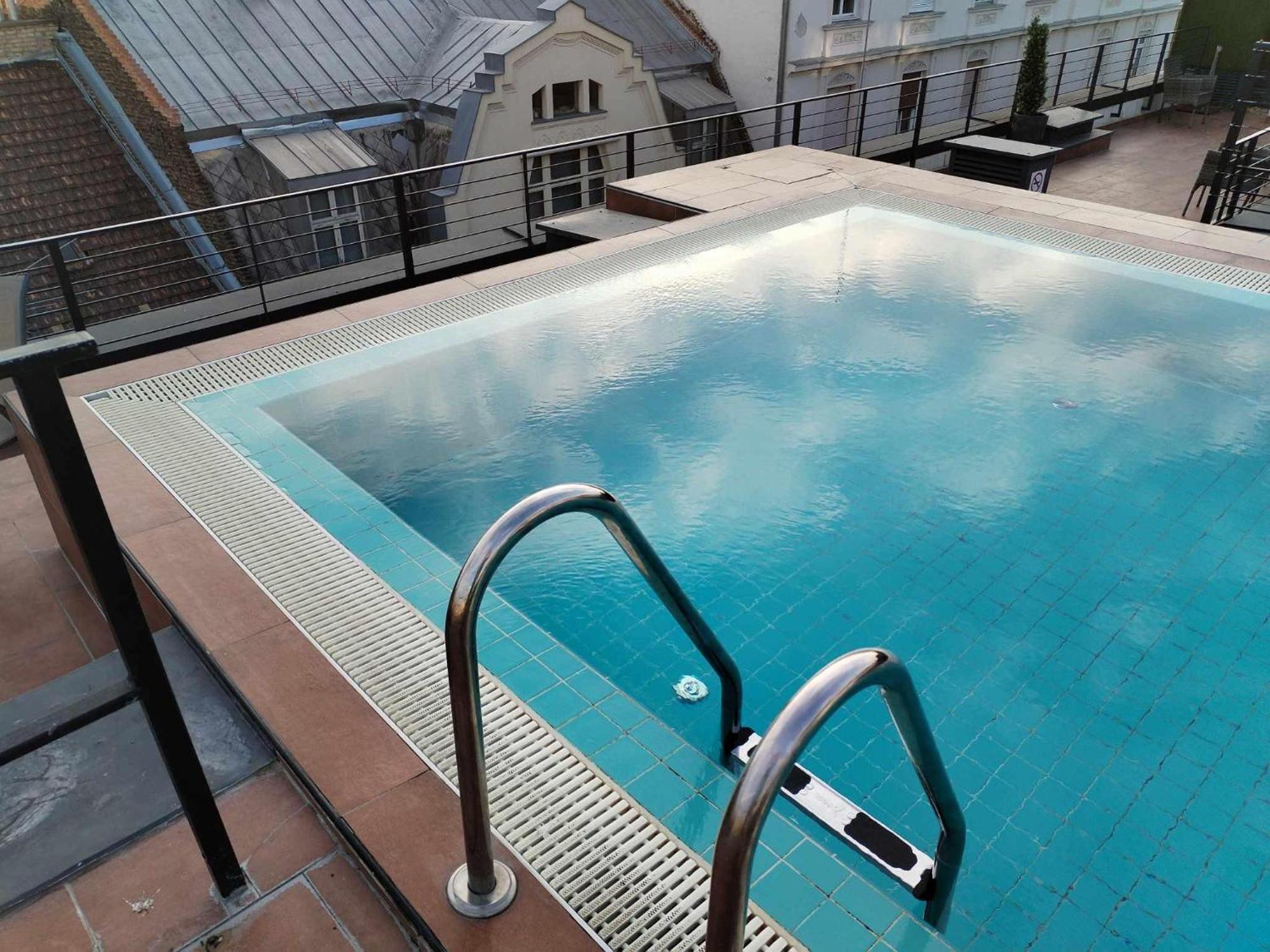 Royal In The Center With Free Parking! *